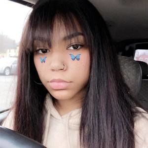 Meet your Posher, Raquel